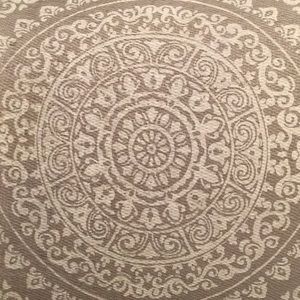 Meet your Posher, Lora